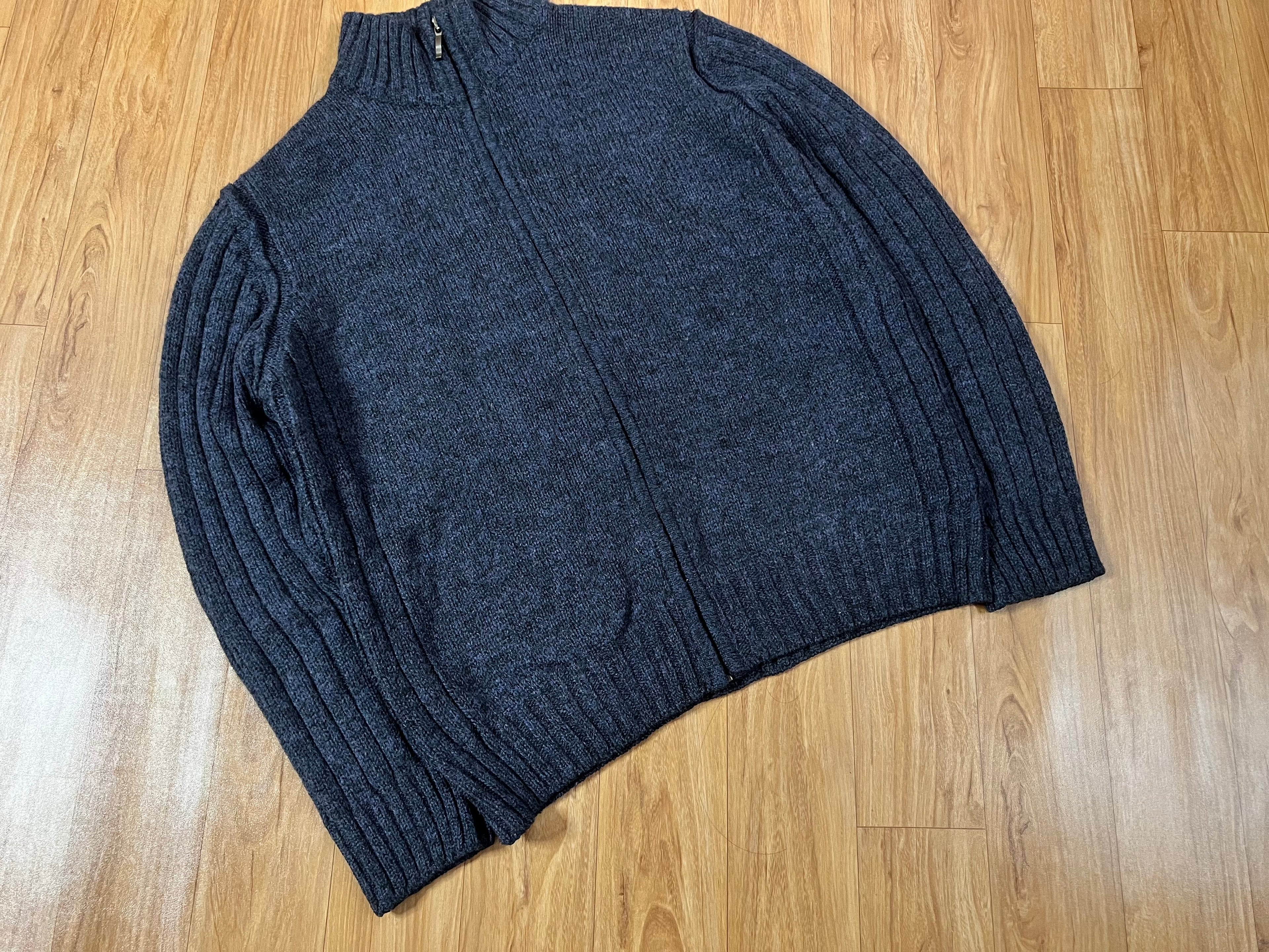 ZIP SWEATER
