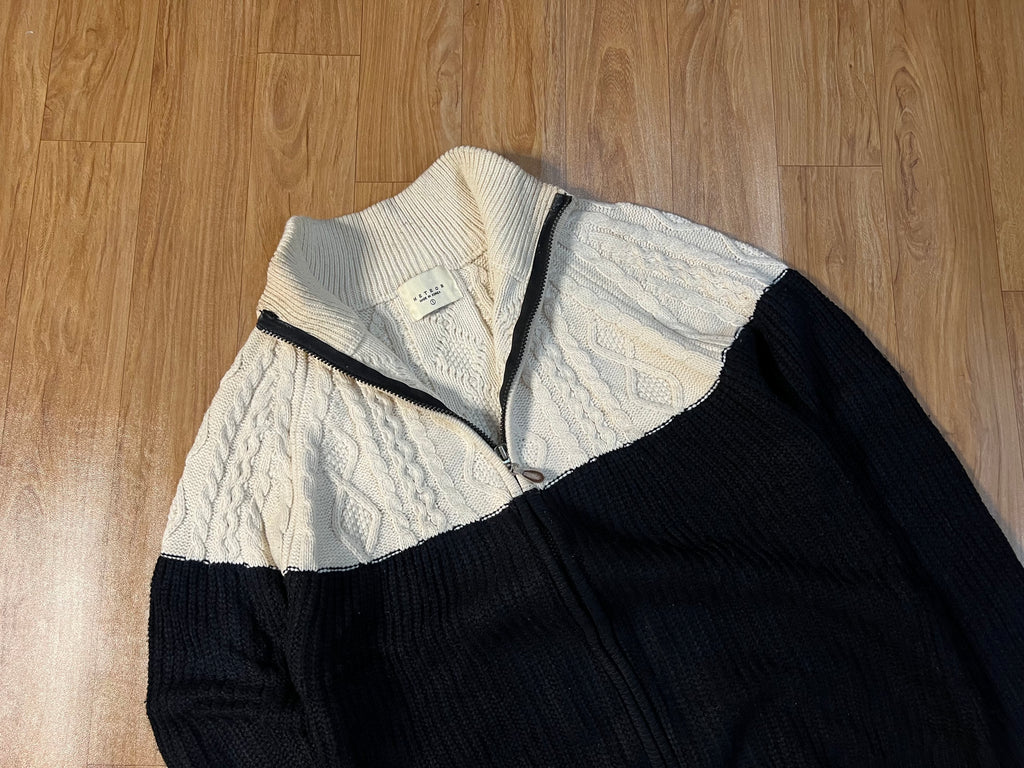 KNIT SWEATER