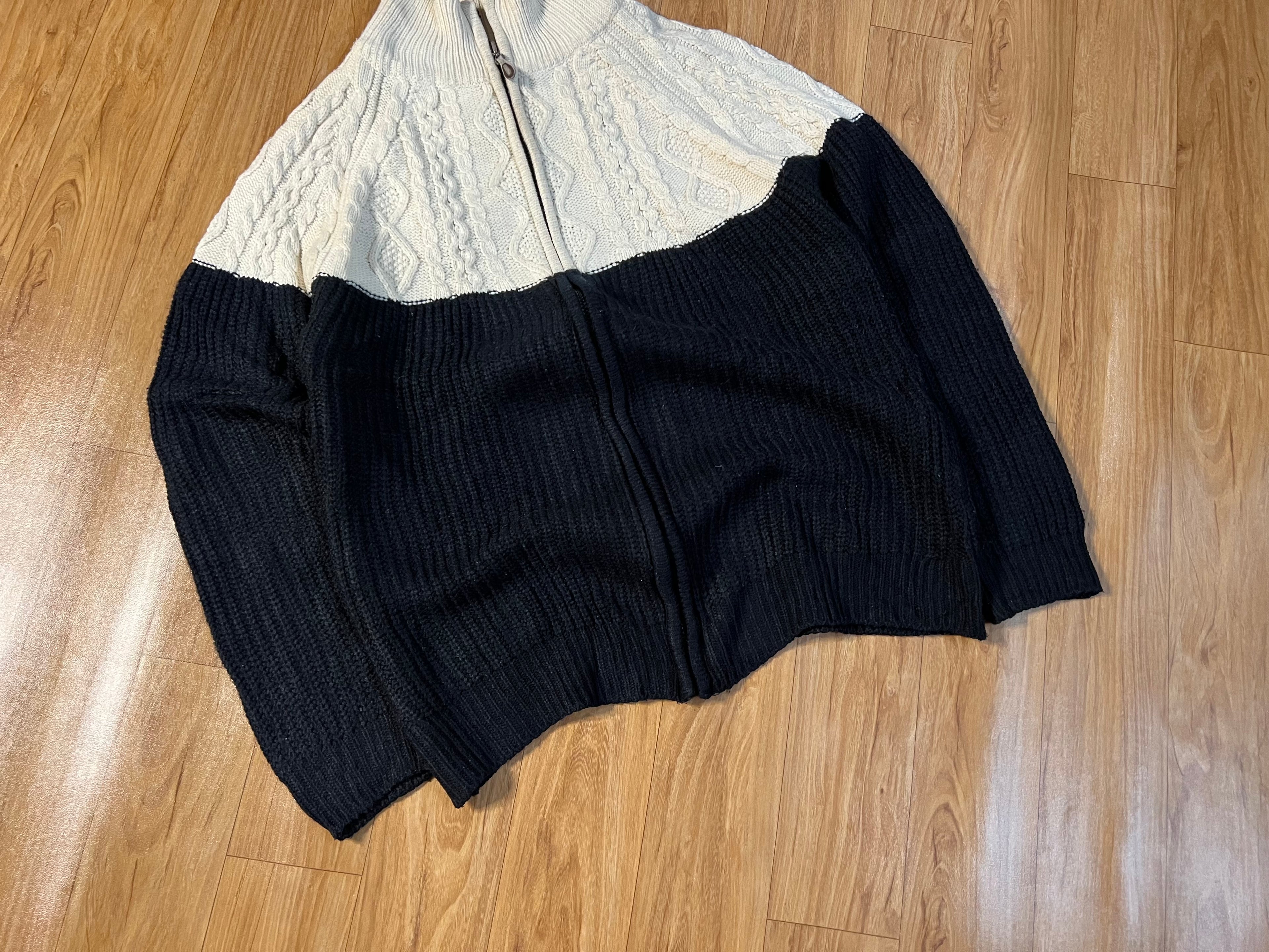KNIT SWEATER