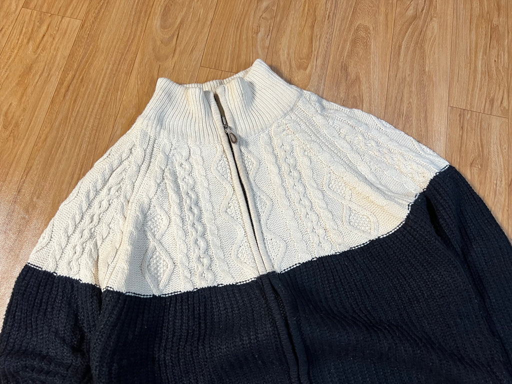KNIT SWEATER