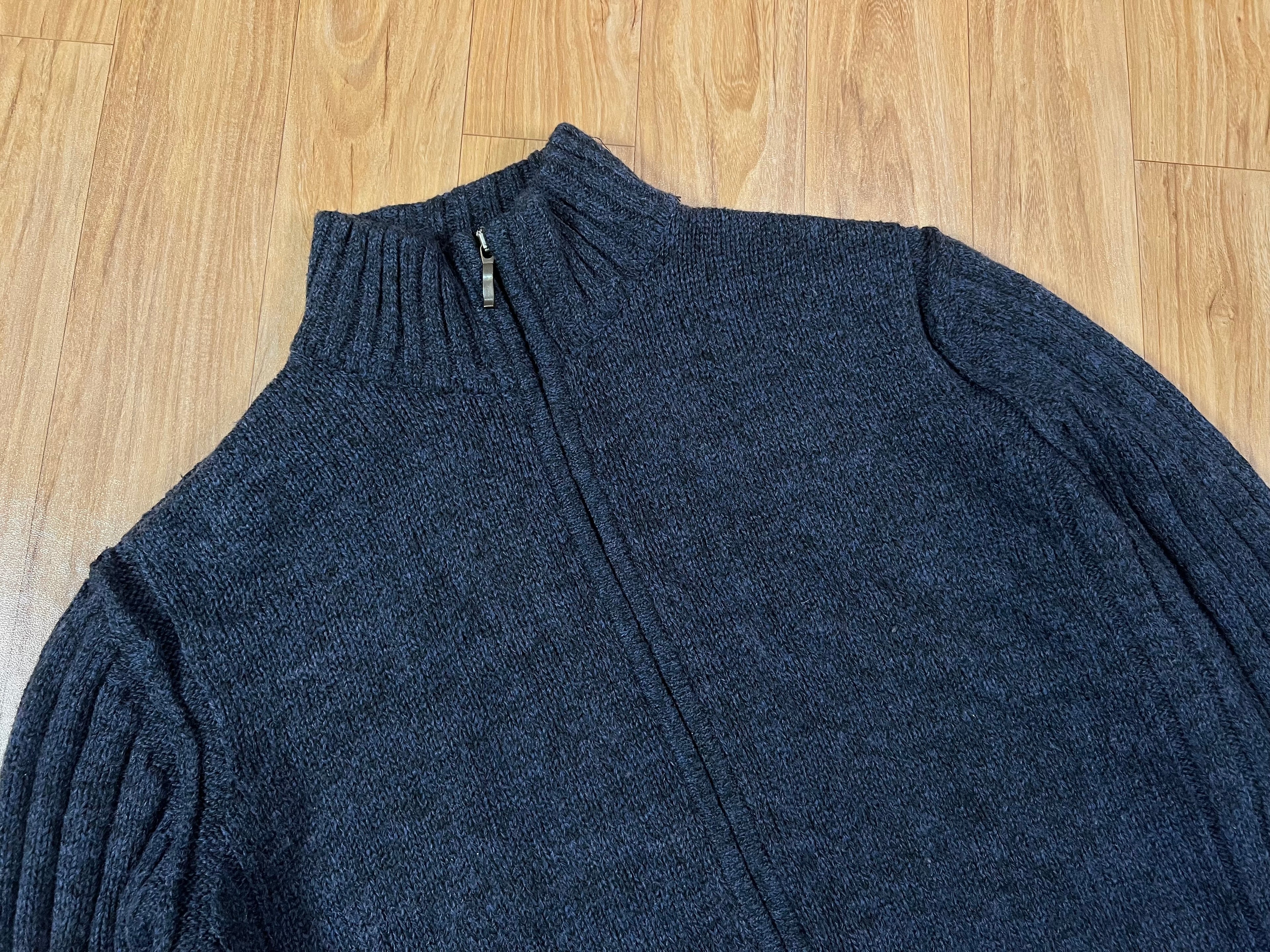 ZIP SWEATER