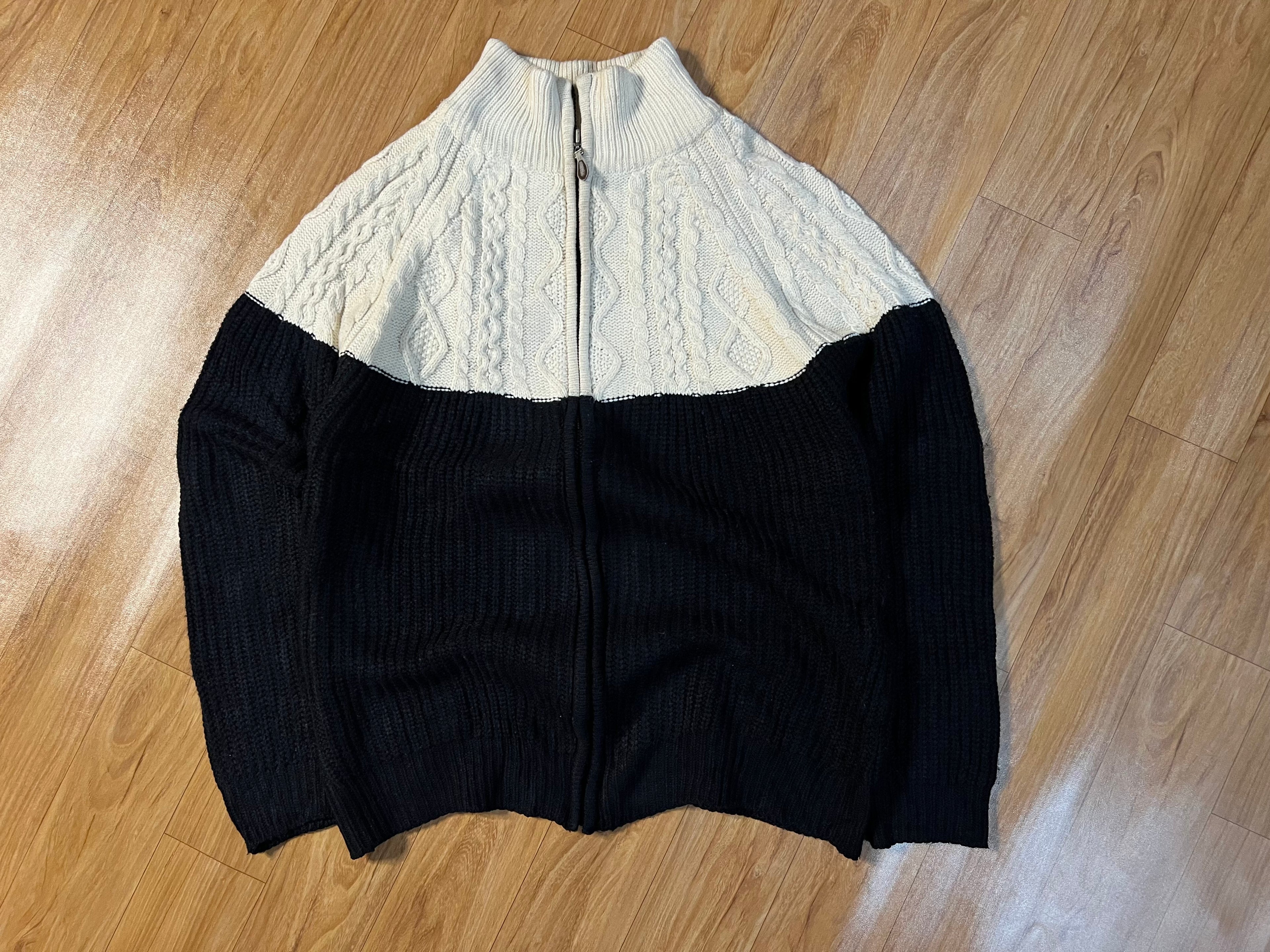 KNIT SWEATER